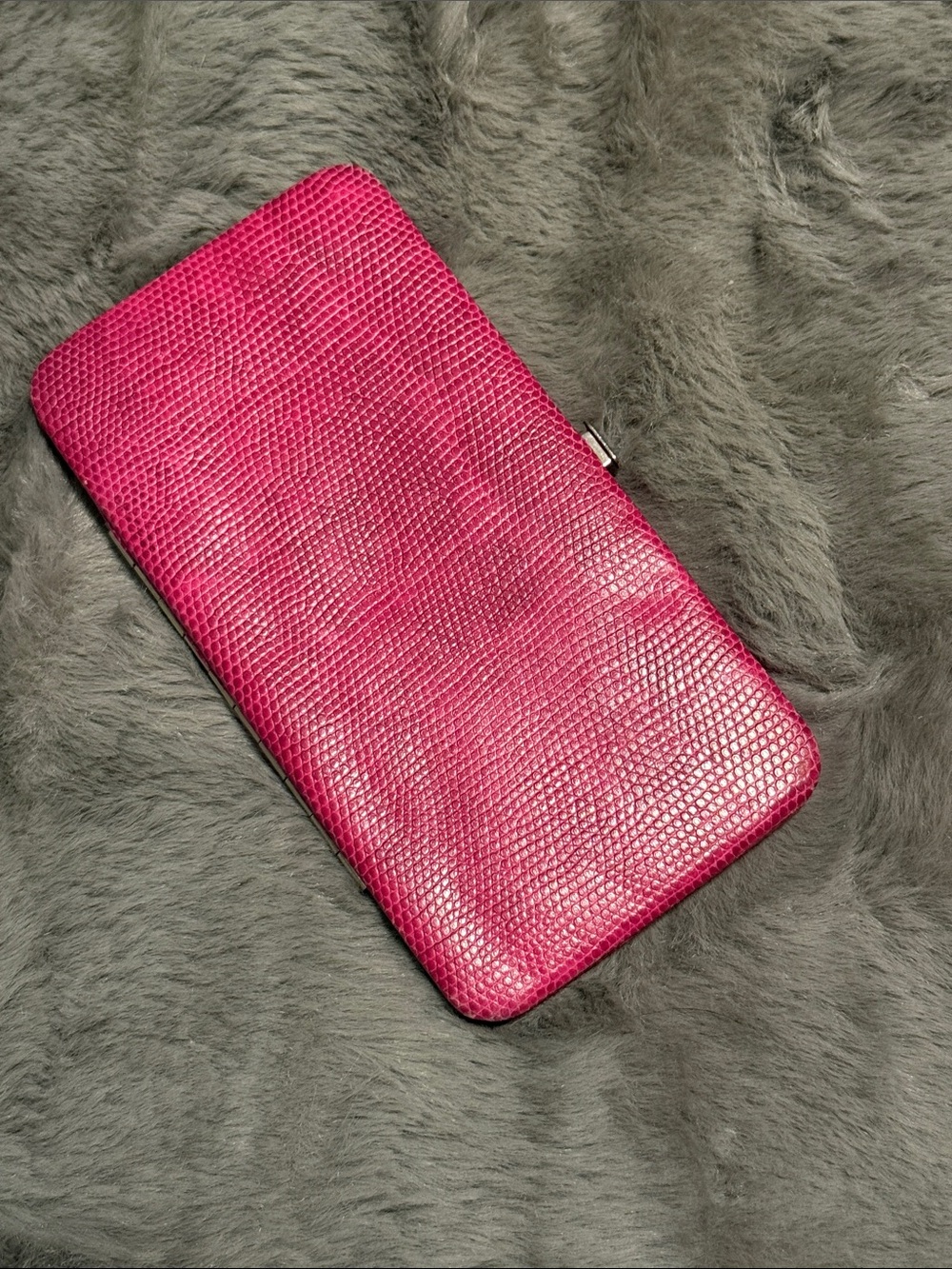 Vintage 2011 Target Pink Pebble Hard Case Wallet Silver Frame Push Clasp